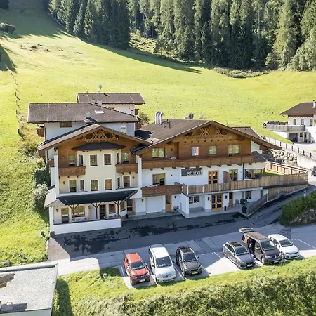 Neustift Near Stubai Glacier Skiing Апартаменти